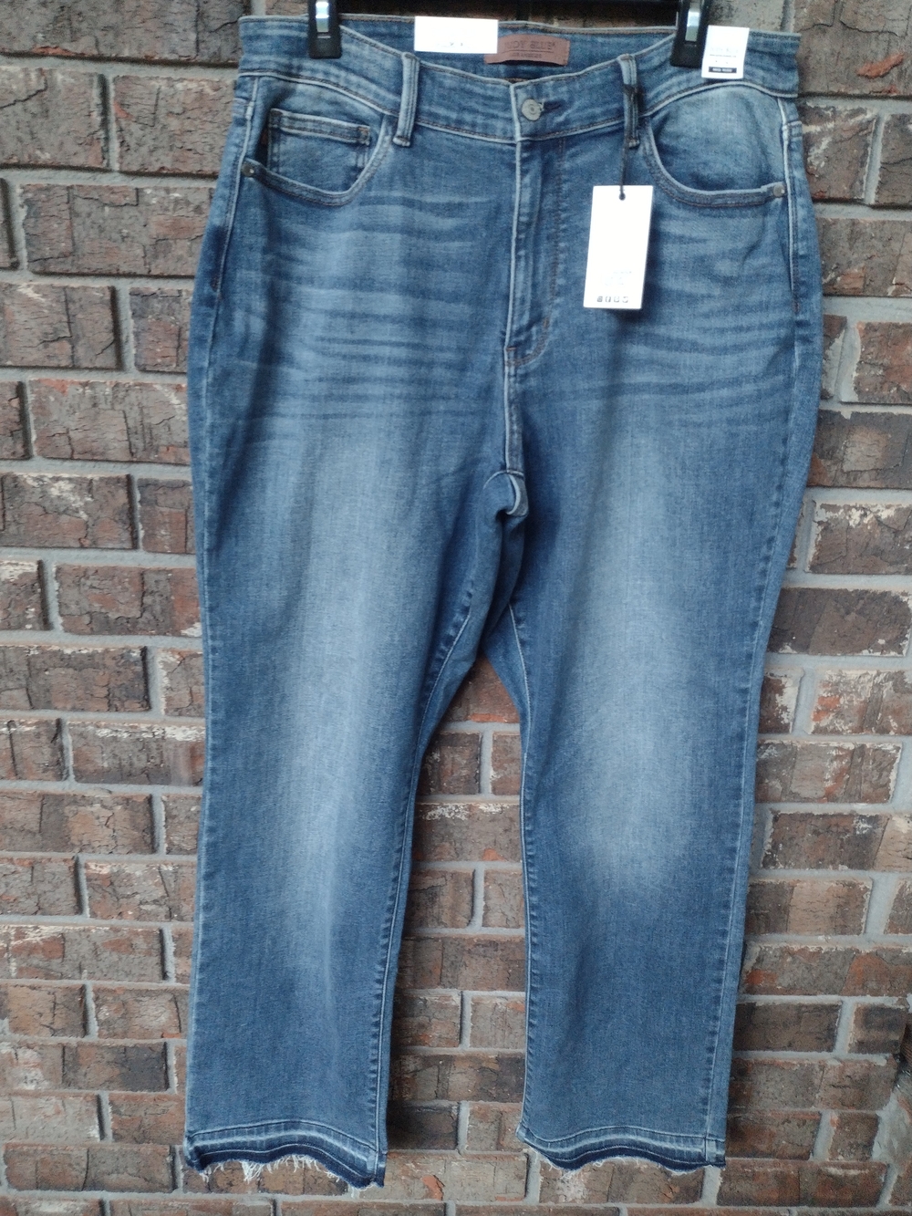 Judy Blue Women's Straight Leg Jeans in Medium Blue Wash